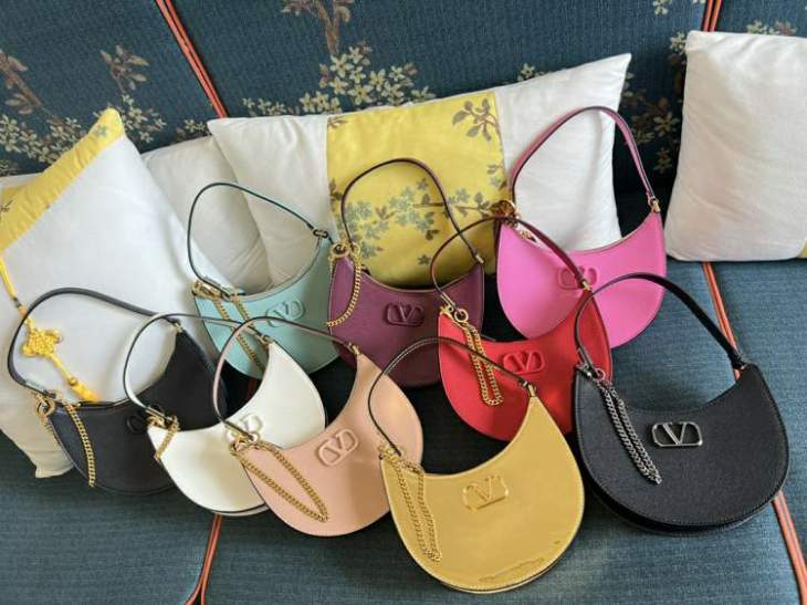 Picture of Valentino Handbags _SKUfw160998015fw
